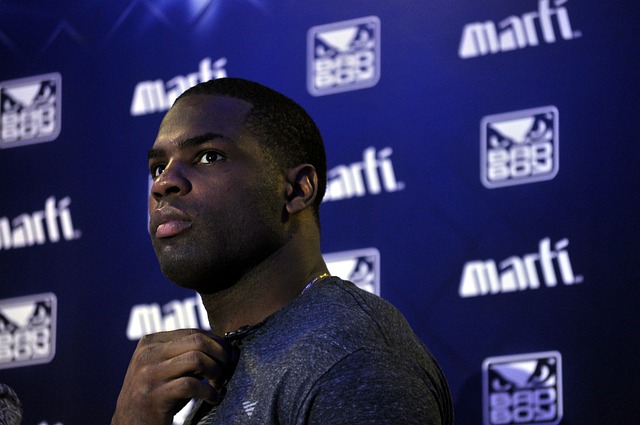 他以冷静的 他以冷静的